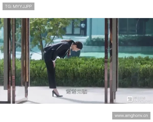 唐佳豪训练完直接去奢侈品店刷卡，柜姐都认得他脸