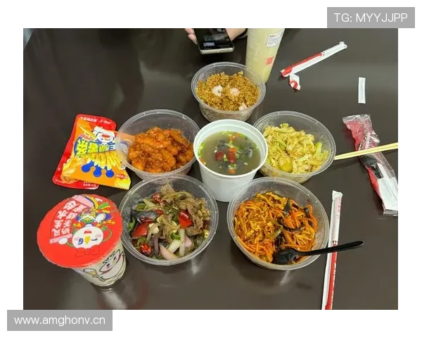 杨昊吃个饭像在开庆功宴，我还在纠结晚饭要不要点外卖