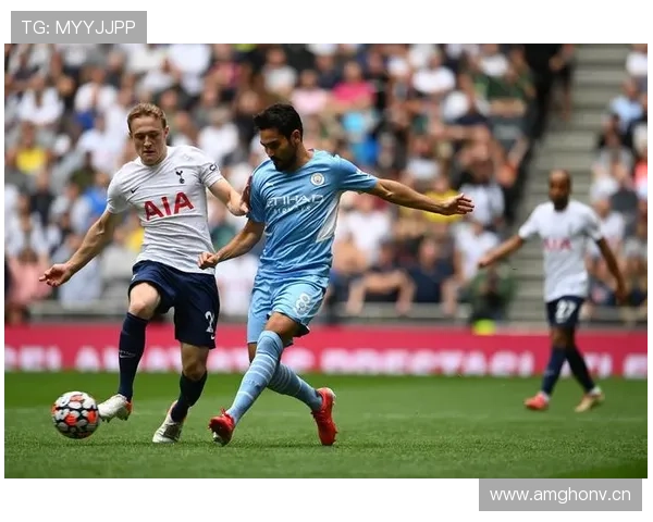 热刺防线压上幅度加大，防守空当频遭对手利用